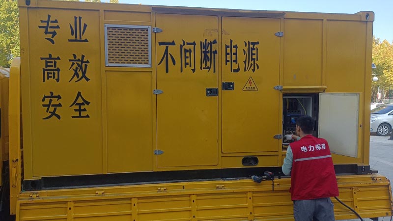 南湖柴油发电机组和UPS电源配合使用时，如何避免切换过程中的电力中断？